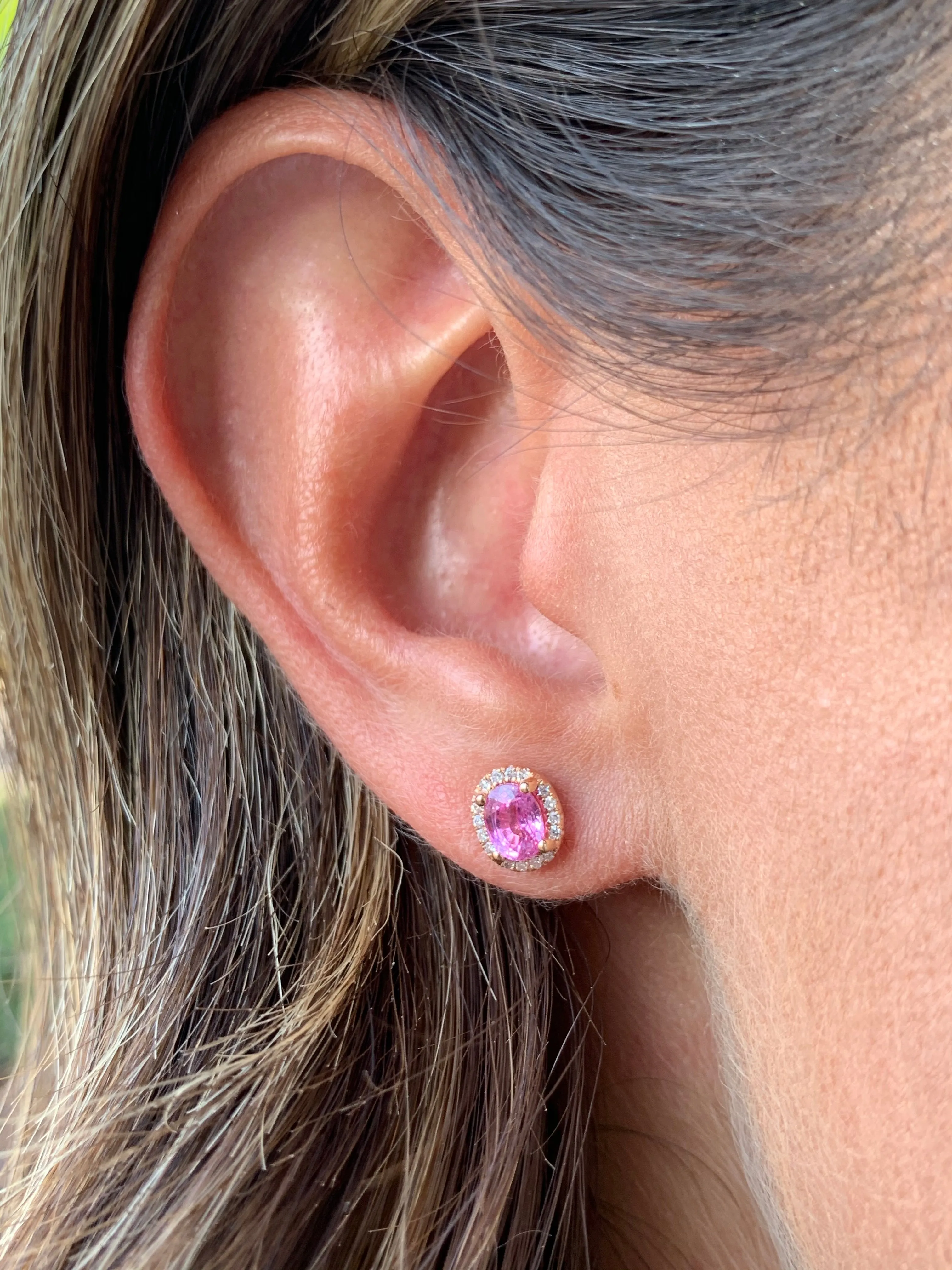 14K Gold Pink Sapphire Stud