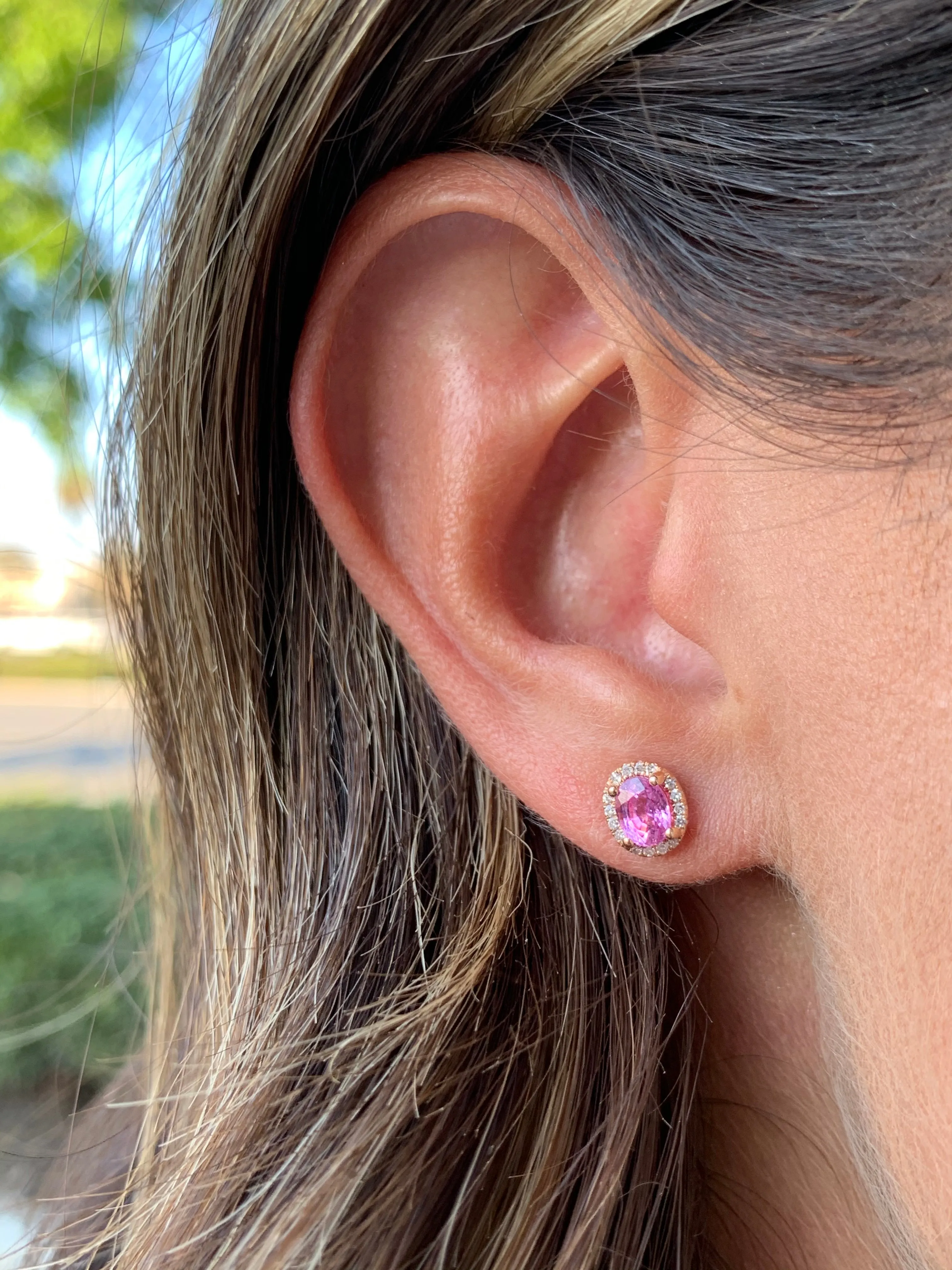 14K Gold Pink Sapphire Stud