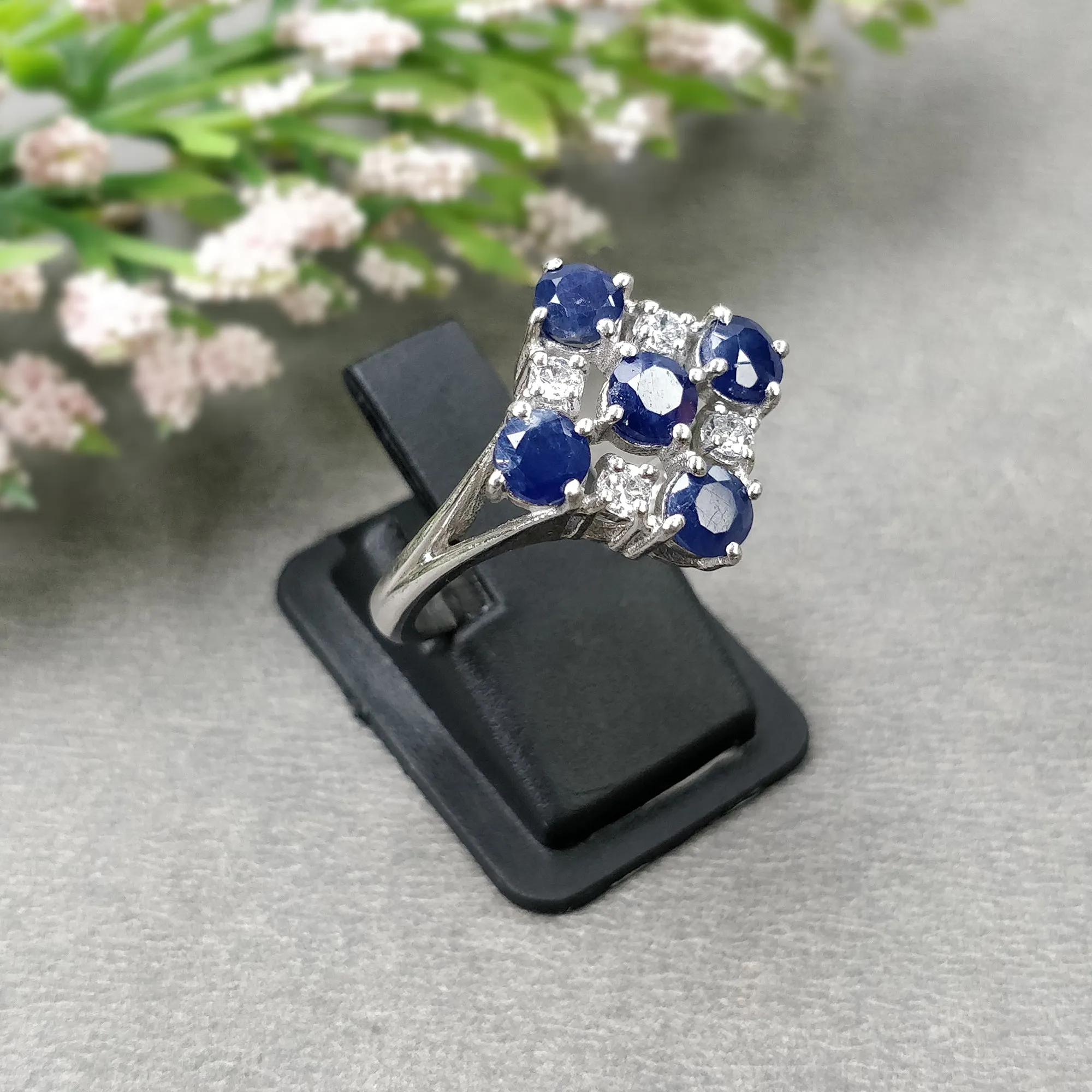 Blue SAPPHIRE Gemstone With CZ RING : 3.850gms 925 Sterling Silver Natural Sapphire Oval Normal Cut Prong Set Unisex Ring 7.5US