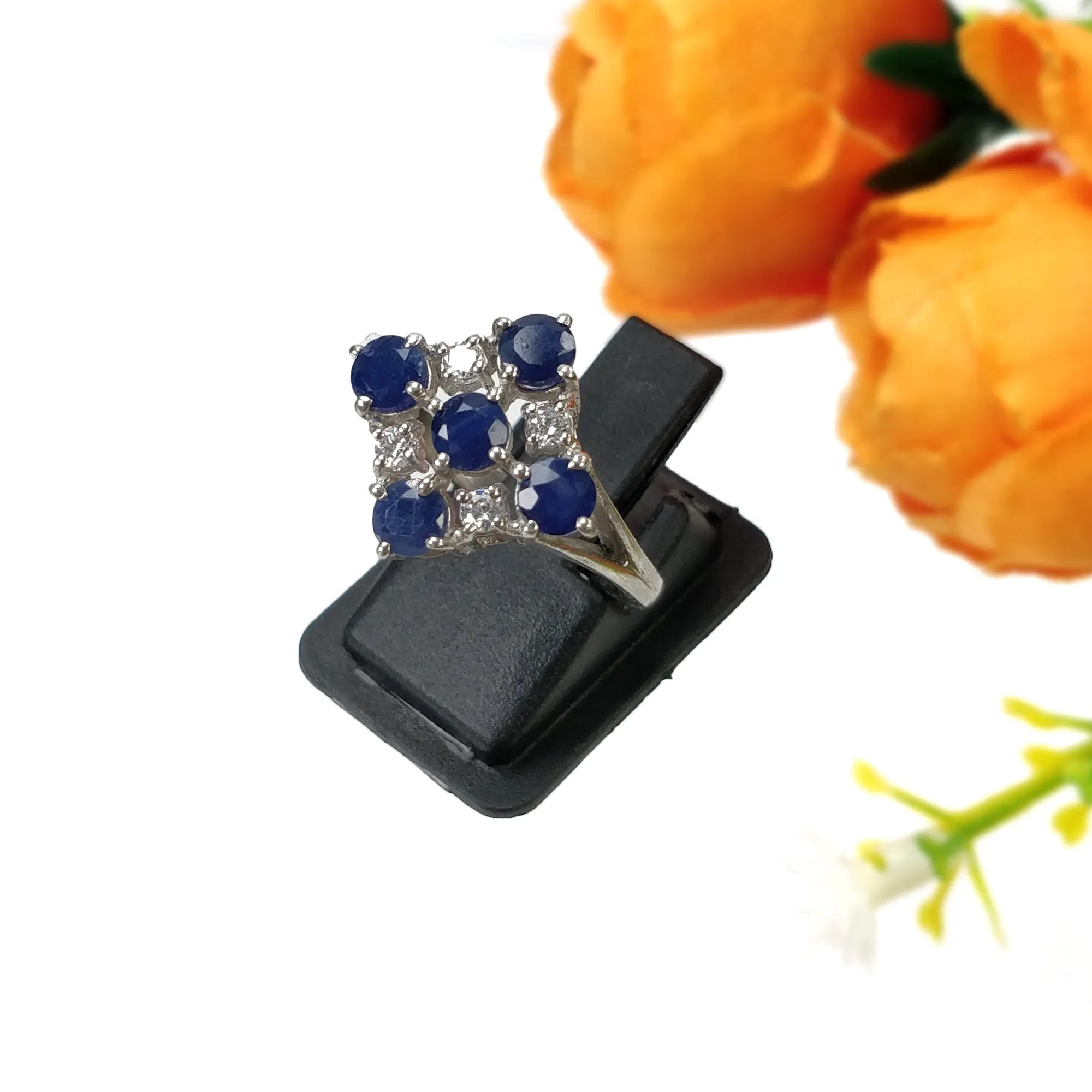 Blue SAPPHIRE Gemstone With CZ RING : 3.850gms 925 Sterling Silver Natural Sapphire Oval Normal Cut Prong Set Unisex Ring 7.5US