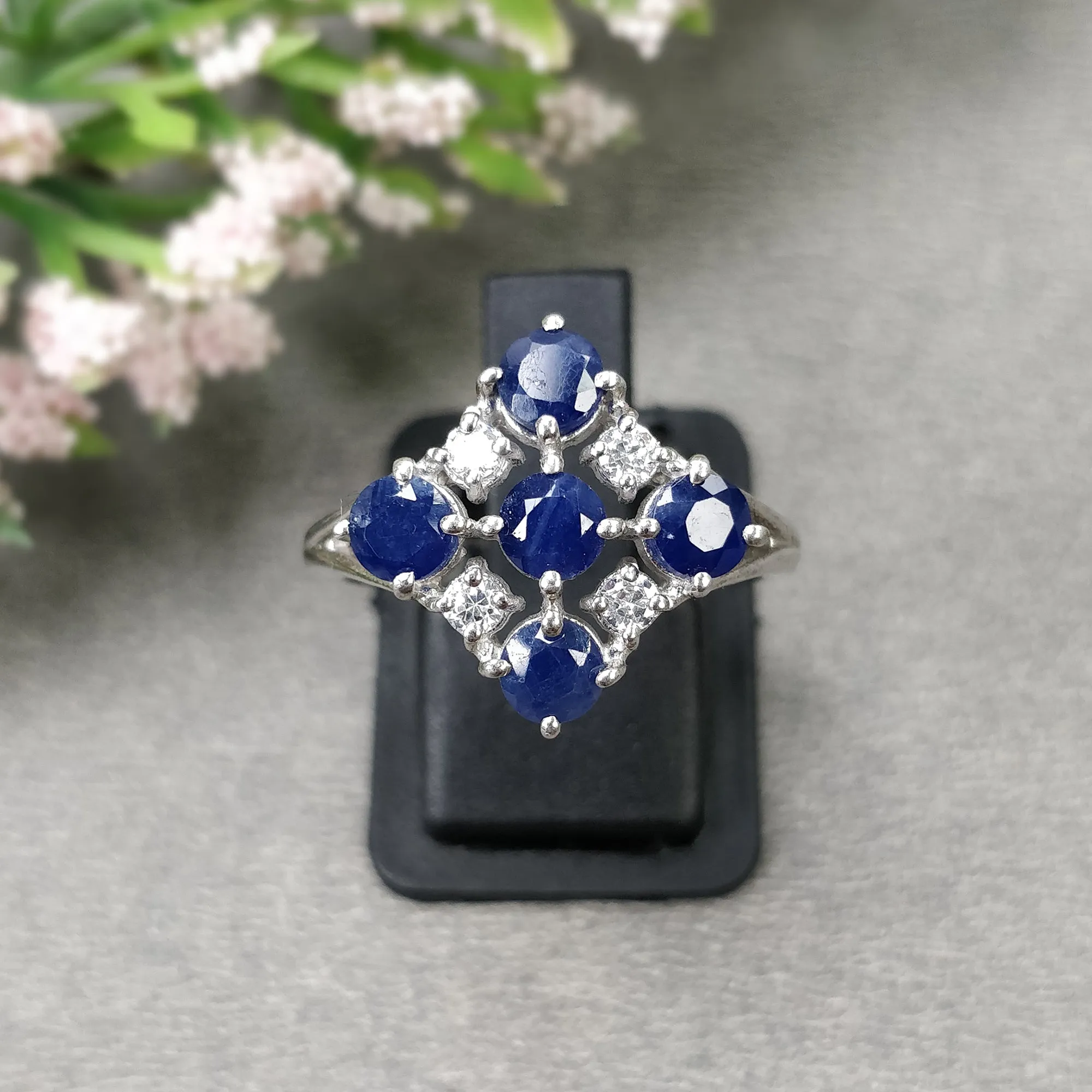 Blue SAPPHIRE Gemstone With CZ RING : 3.850gms 925 Sterling Silver Natural Sapphire Oval Normal Cut Prong Set Unisex Ring 7.5US