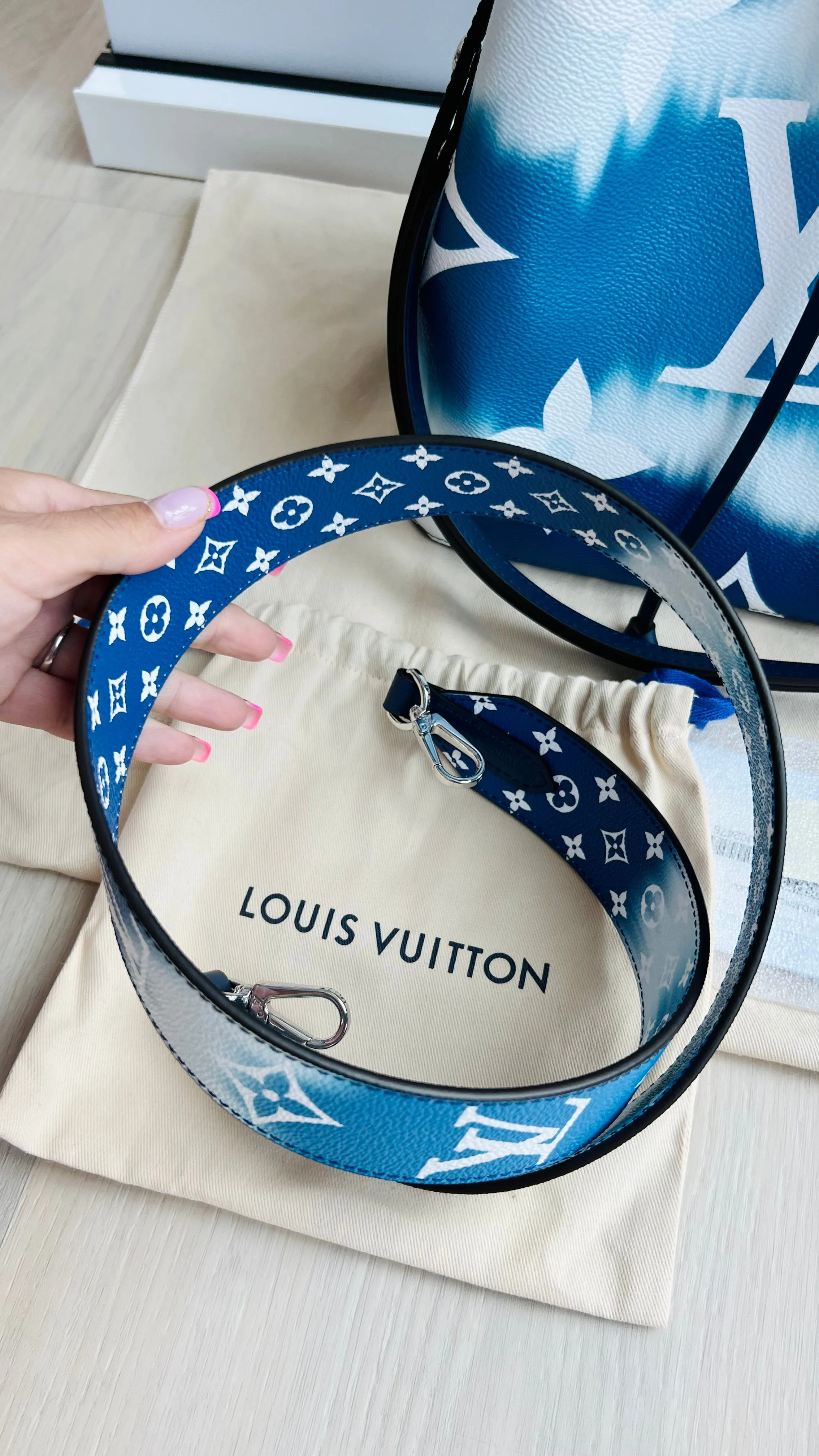 Louis Vuitton Escale Neo Noe Bag