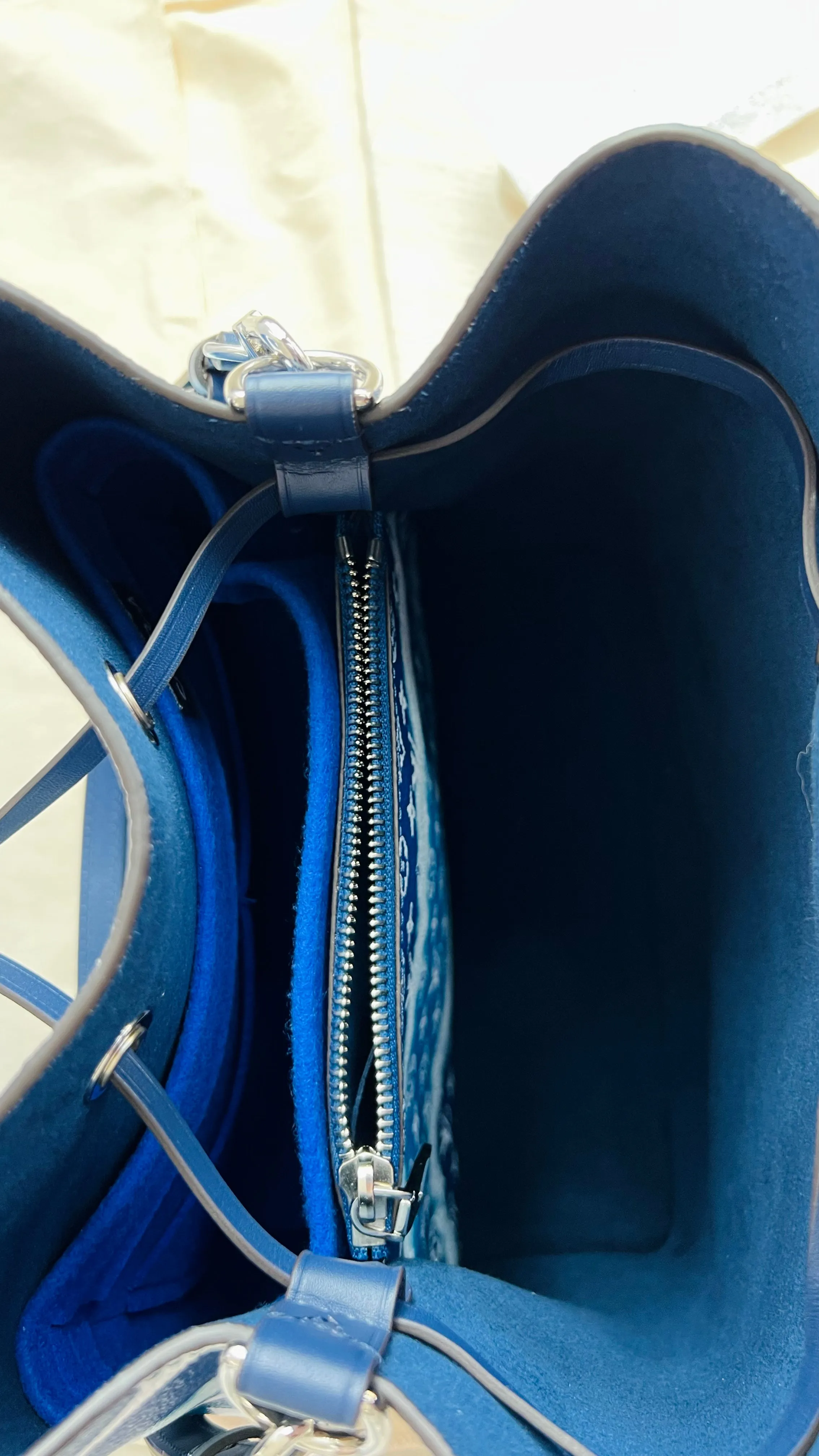 Louis Vuitton Escale Neo Noe Bag